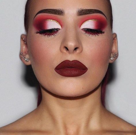 Maquillaje Cut Crease, Runway Editorial, Gold Cut Crease, Cosmetics 3d, Space Panda, Cut Crease Eye Makeup, Maquillage Yeux Cut Crease, Eye Makeup Cut Crease, Red Liquid Lipstick