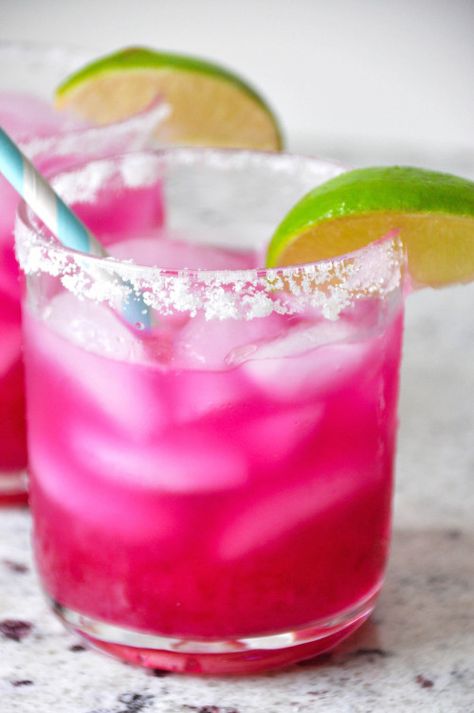 Hot Pink Margaritas <3 Prickly Pear Margarita, Design Darling, Cactus Party, 5 De Mayo, Pink Drinks, Margarita Recipes, Prickly Pear, Party Drinks, Cocktail Drinks