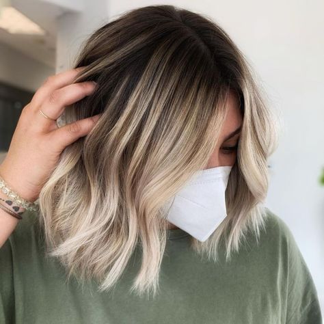 Blonde Balayage for Short Hair Short Balayage, Balayage Hair Blonde Short, Shadow Roots, Blonde Balayage Hair, Platinum Blonde Balayage, Blonde Hair With Roots, Balayage Hair Color Ideas, Balayage Hair Color, Blonde Balayage Highlights