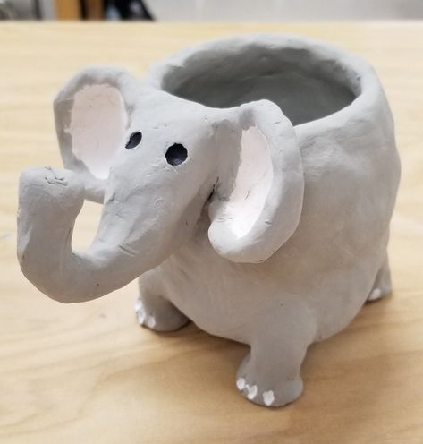 Elephant Planter Diy, Pinch Pot With Feet Ideas, Clay Pinch Pots Animals, Animal Pinch Pot Ideas, Pinch Pot Animals Ceramics, Pinch Pot Ideas Ceramics Animals, Pinch Pot Animal, Slab Pottery Ideas For Beginners, Pinch Pot Fish