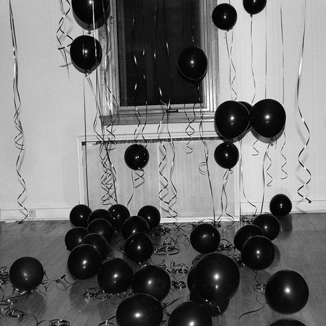 Emo Party, House Of Balloons, Bday Party Theme, Gothic Wallpaper, Color Vibe, Black Balloons, 17th Birthday, 20th Birthday, Black And White Aesthetic