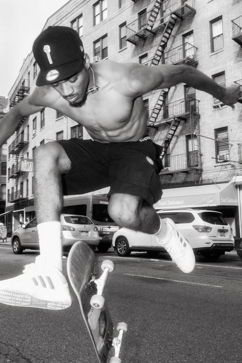 New York City’s First Skateboarding Superstar - The New York Times Croquis, Tyshawn Jones, Skate Photography, Skateboarding Aesthetic, Skate Vibes, Skateboard Photos, Arte Do Hip Hop, Skateboard Aesthetic, Skate Photos