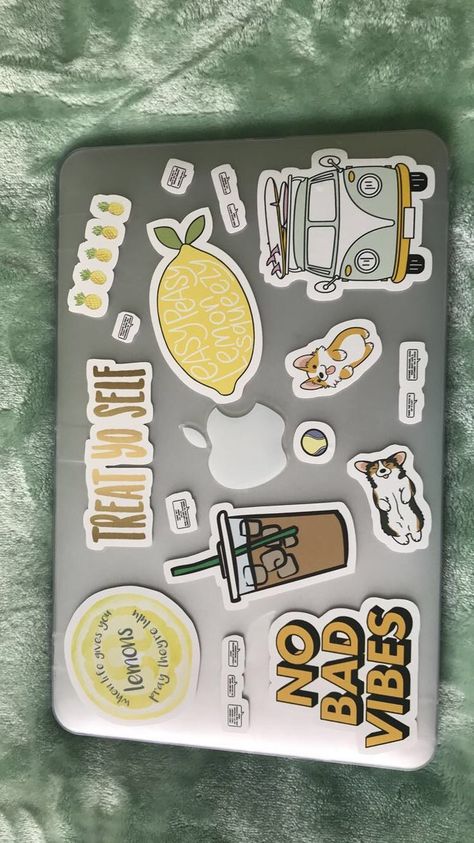 Laptop With Stickers, Macbook Case Stickers, Computer Illustration, Mac Stickers, Laptop Screen Repair, Laptop Case Stickers, Computer Humor, Produk Apple, Accessoires Iphone