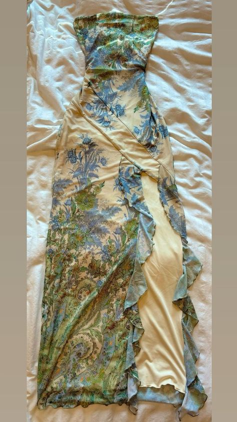 https://jaysthriftz.myshopify.com/products/beautiful-tiger-mist-theo-maxi-dress Outfit Summer 2022, Bandeau Maxi Dress, Prom Dress Inspiration, Cute Prom Dresses, Classy Wedding, Fairytale Dress, Wedding Guest Outfit Summer, Grad Dresses, Dress Inspo