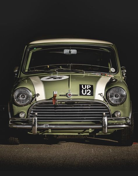 Old Mini Cooper, Mini Cooper Wallpaper, Mini Cooper Custom, Mini Morris, Mini Cooper Classic, Mini Copper, Combi Vw, Austin Mini, Mini Coopers