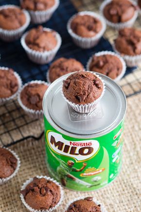 Chocolatey Milo Muffins made with the popular Nestle's Milo drink. These double chocolate muffins are hearty, delicious and addicting! Milo Recipe Dessert, Milo Muffins, Milo Cupcakes, Milo Drink, Milo Recipe, Muffins Breakfast, Aussie Food, Double Chocolate Muffins, Chocolate Muffins