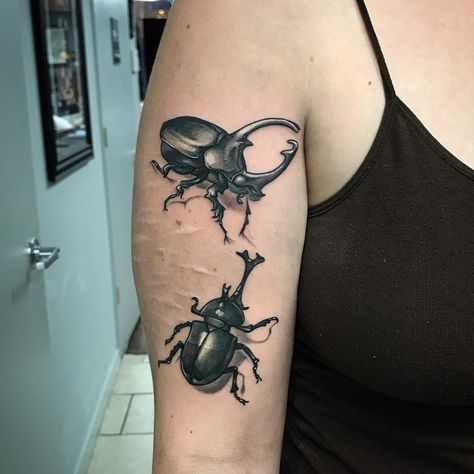 Rino Beetle Tattoo, Rhino Beetle Tattoo, Beetle Tattoos, Bugs Tattoo, Alien Painting, Tattoo Off, Beetle Tattoo, Tatoo Inspiration, Funky Tattoos