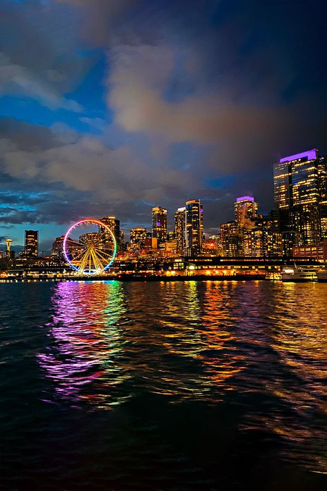 Dive into the heart of the Emerald City with our ultimate Seattle city guide! Discover the top attractions, hidden gems, signature food and drink, and local secrets that make Seattle, Washington an unforgettable destination. From bustling Pike Place Market to serene Puget Sound vistas, explore what makes Seattle a must-visit! Pike Market Seattle, Seattle Bachelorette, Pre Apocalypse, Seattle Washington Aesthetic, Seattle At Night, Seattle Aesthetic, Seattle Pictures, Woodinville Washington, Things To Do In Seattle