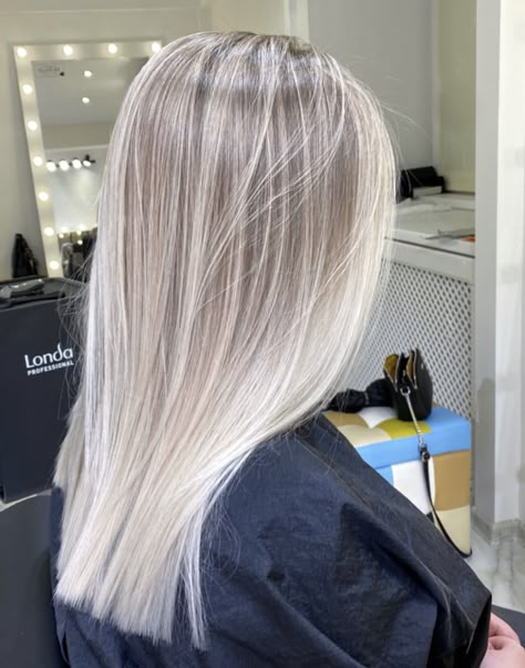 Platinum Blended Roots, Ice Blonde Babylights, Icy Blonde Hair 2023, Platinum Blond Balayage, Ash Blonde Balayage On Blonde Hair, Platinum Blonde With Dark Root Smudge, Blonde Ice Hair, Medium Length V Haircut, Babylights On Blonde Hair