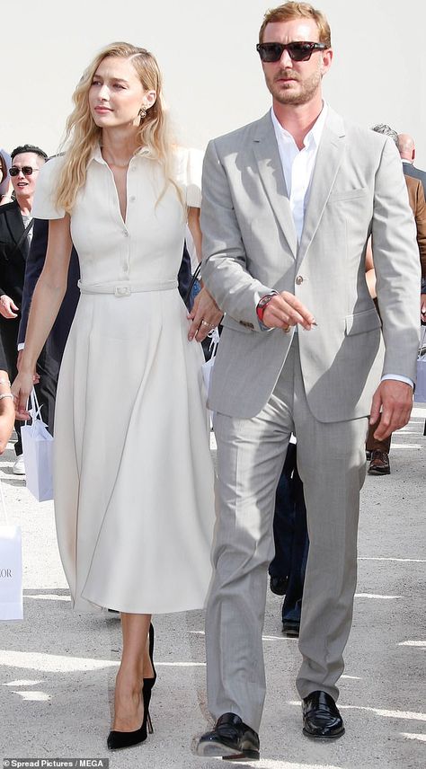 Beatrice Borromeo Style, Dior 2023, Cream Midi Dress, Beatrice Borromeo, Princess Caroline Of Monaco, Estilo Real, Princess Caroline, Spring Summer 2024, Princess Style