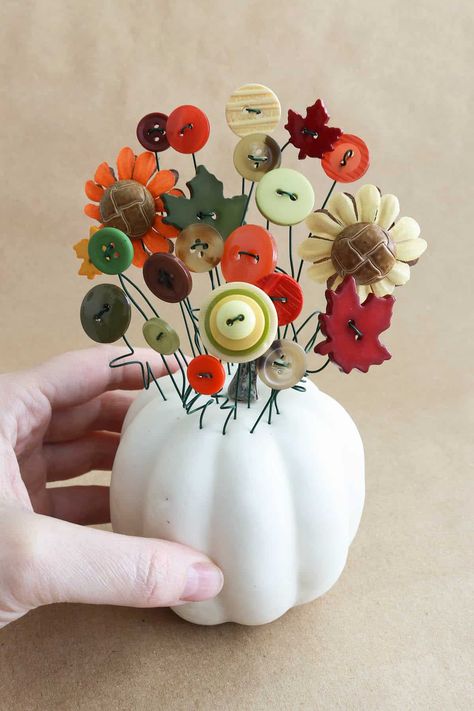 Fall Button Roundup! Fun Craft ideas! - A girl and a glue gun Button Halloween Crafts, Old Earrings Crafts Ideas, Flower Button Art, Button Bouquet Diy, Button Flowers How To Make, Small Craft Ideas, Button Crafts To Sell, Button Pumpkin, Crafts With Buttons