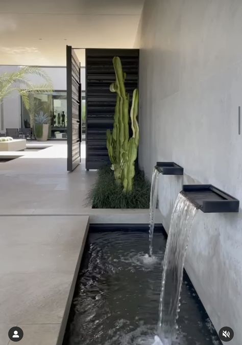 Fountain Entrance Home, Modern Water Feature Entrance Home, Entrance Fountain Ideas, Modern Ponds For Small Gardens, Waterbody Landscape Design, Water Feature In Front Of House, Modern Water Feature Entrance, Fountain Entrance, Modern Wall Fountain