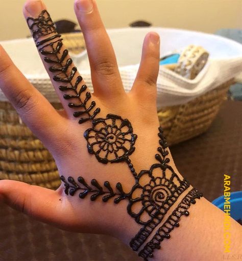 50 Kids Mehndi Design (Henna Design) - October 2019 Henna Designs Kids, Kids Mehndi Design, Mehandi Designs For Kids, Mehendi Designs For Kids, Henna Motive, Baby Mehndi Design, Cute Henna Designs, Simple Mehendi Designs, Henna Designs For Kids