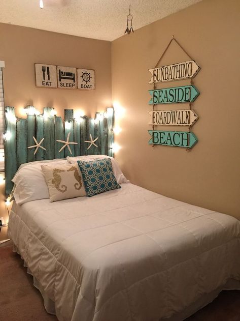 Summer Themed Bedroom, Beach Room Theme, Mermaidcore Bedroom, Ocean Inspired Bedroom, Wall Decor Inspiration, Surf Room Decor, Ocean Room Decor, House Barbie, Bedroom Board