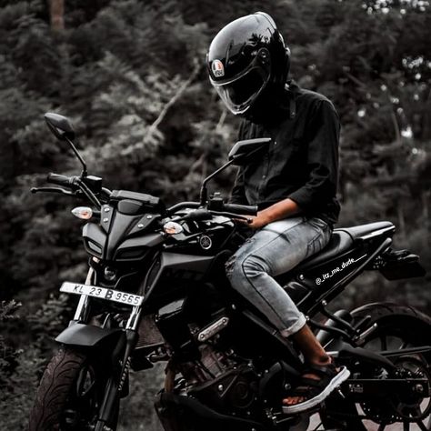 K Pic, Yamaha Mt15, Bike Pose, Bike Rider Photography, Boys Poses, Moto Wallpapers, Fb Profile Photo, Mt Bike, Bike Couple