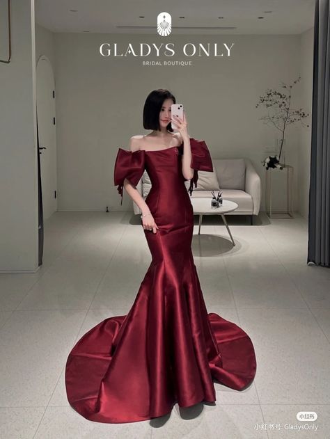 Red Dress White Gloves, Gala Dress Long, Award Show Dresses, Simple Gowns, Gowns Dresses Elegant, Music On Spotify, Prom Dress Inspiration, Pretty Prom Dresses, Fairytale Dress