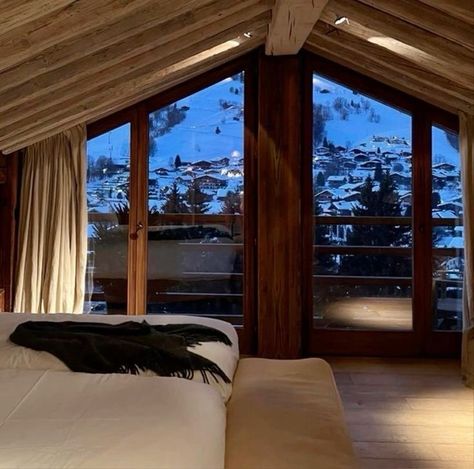 Winter Hotel, Aesthetic Stationary, Swiss Ski, Switzerland Mountains, Swiss Chalet, Peppermint Hot Chocolate, Ski House, Winter Cabin, Ski Holidays