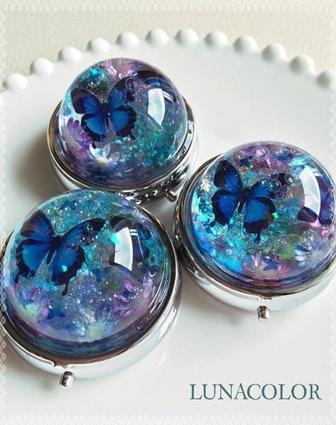 Resin Jewerly, Kawaii Jewelry, Magical Jewelry, Diy Resin Crafts, Resin Casting, Resin Charms, Diy Schmuck, Uv Resin, Resin Diy