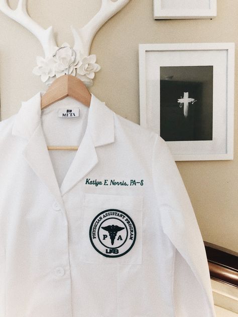 Pa White Coat Ceremony, Pa School Motivation, Dermatology Pa Aesthetic, Physicians Associate, Pa School Acceptance, Physician Assistant Student Aesthetic, Pa School Aesthetic, Physician Assistant Aesthetic, Pa Aesthetic