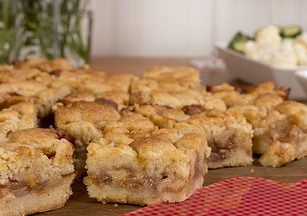 Six in the Suburbs: So-Simple Apple Squares Baking With Apples, Macintosh Apples, Apple Squares, Healthy Apple Desserts, Apple Square, Macintosh Apple, Apple Bars, Cooking Advice, Fiber Rich Foods