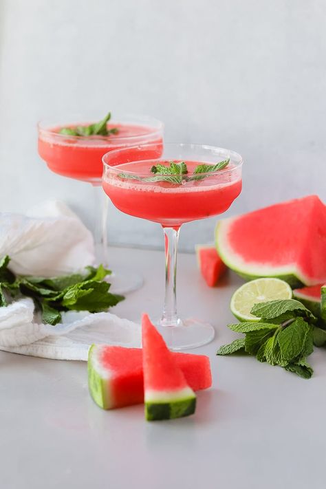 Watermelon Vodka Drinks Recipes, Summer Martini Recipes, Pink Lemonade Vodka Slush, Watermelon Vodka Drinks, Alcoholic Slushies, Frozen Watermelon Margarita, Summer Cocktail Menu, Watermelon Martini, Watermelon Margaritas