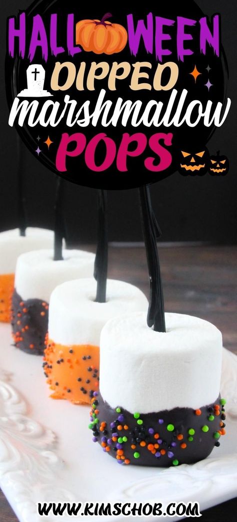 I really love these Halloween marshmallows pops because they are not only fun to make but are quick and taste delicious. With just a few simple ingredients, you can create these large easy Halloween marshmallow pops dipped in candy melts and covered in sprinkles. Halloween Marshmellow Ideas, Marshmellow Halloween Treat, Halloween Dipped Marshmallows, Decorated Marshmallows Pops, Halloween Marshmallows Ideas, Recipes With Large Marshmallows, Halloween Chocolate Covered Marshmallows, Halloween Marshmallow Pops, Marshmallow Appetizers