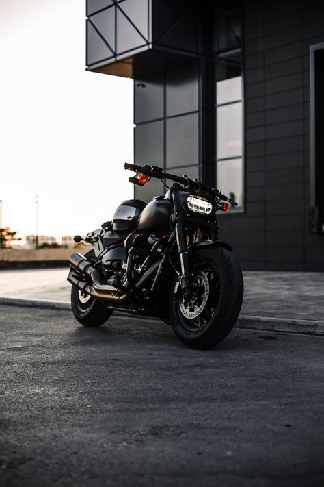 Harley Davidson Fat Bob 114, Bike Rider Photography, Harley Fat Bob, Harley Davidson Fat Bob, Мотоциклы Harley Davidson, Cafe Racer Moto, Sportster Iron, Harley Davidson Wallpaper, Bobber Custom