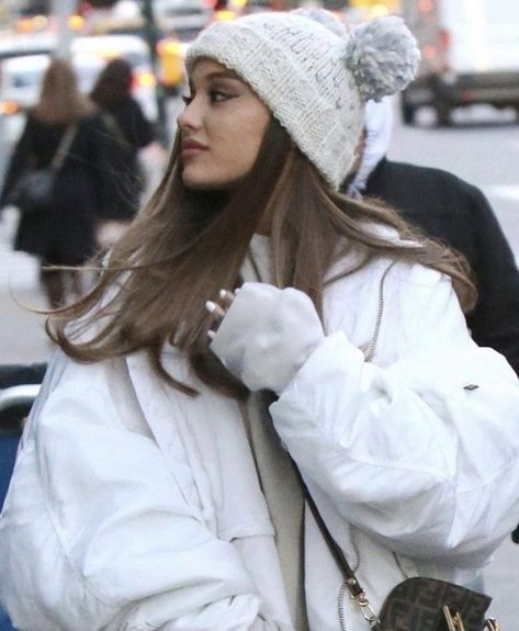 2018 Ariana Grande, Ariana Grande 2014, Ariana Grande 2018, Ariana Grande Tumblr, Ariana Grande Icon, Girls Things, Ariana Grande Sweetener, Ariana Grande Style, 1 Girl