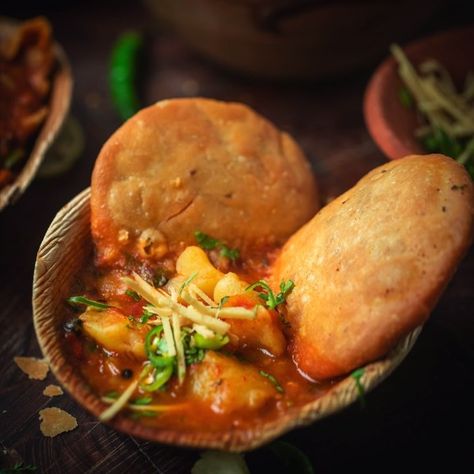 Delhi waali khasta kachori by Chef @sanjyotkeer . . . . #foodie #foodislife #foodporn #igfood #delicious #fresh #foodlover #ilovefood… Delhi Chaat, Khasta Kachori, Desi Street Food, Open Garden, Garden Restaurant, Vegetarian Fast Food, Food Lab, Healthy Lifestyle Food, Indian Street Food