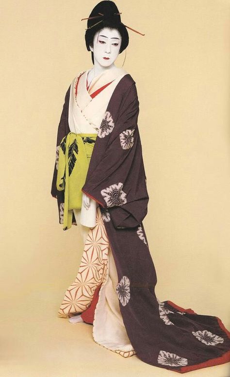 Taz Dust, Bando Tamasaburo, Chinese Robes, Japan Clothes, Kabuki Costume, Noh Theatre, Japanese Things, Feudal Japan, Japanese Costume