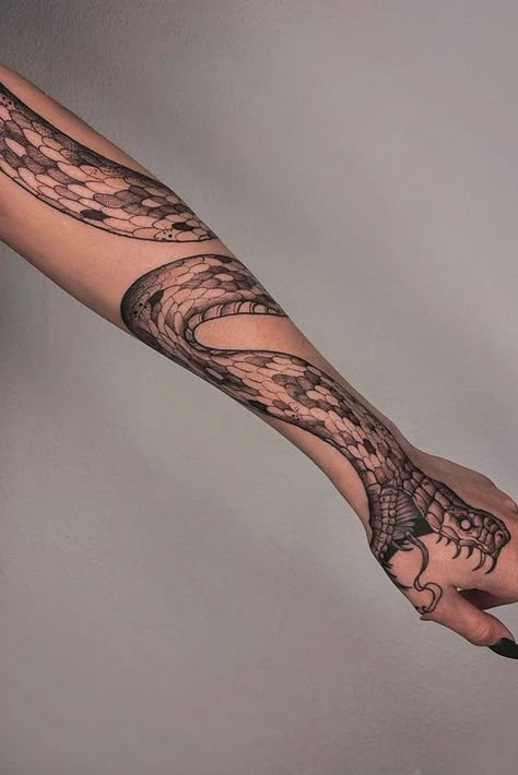 Snake Around Arm Tattoo, Around Arm Tattoo, Tattoo Snake, Tattoos To Cover Scars, Serpent Tattoo, Wrap Tattoo, Snake Tattoo Design, Creepy Tattoos, Greek Tattoos