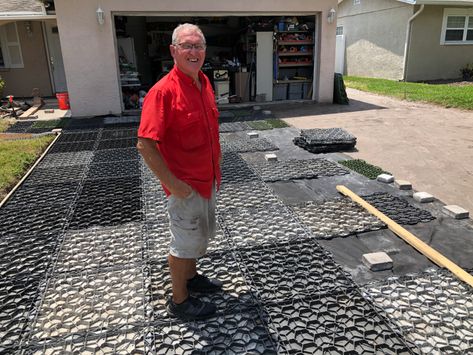 How To Lay Pavers Over Dirt - The Best Method for Patios and Driveways Driveway Ideas Cheap, How To Lay Pavers, Sidewalk Landscaping, Concrete Paver Patio, Diy Driveway, Driveway Installation, Pavers Diy, Garden Pavers, How To Install Pavers