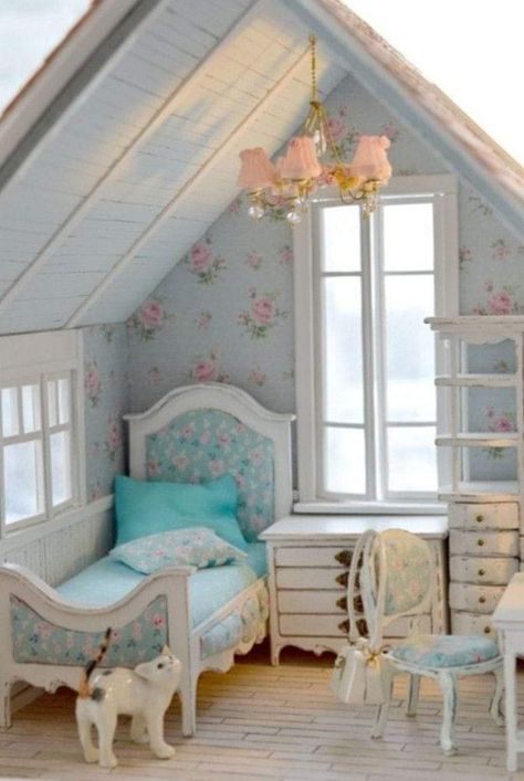 Dollhouse Victorian, Doll House Bedroom, Barbie Bedroom, Dollhouse Design, Girls Dollhouse, Dollhouse Nursery, Dollhouse Bedroom, Dollhouse Miniature Tutorials, Diy Doll Miniatures