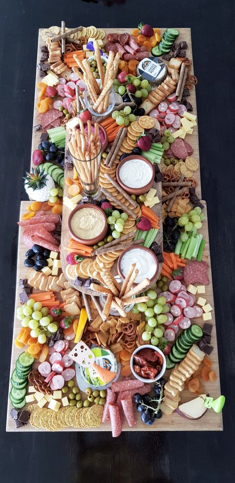 [Homemade] - Put together this platter for a house warming celebration. Galentines Party Food Ideas, Housewarming Party Food, Grazing Platter Ideas, Savoury Party Food, Decorações Com Comidas, Snack Platter, Party Food Buffet, Charcuterie Inspiration, Galentines Party