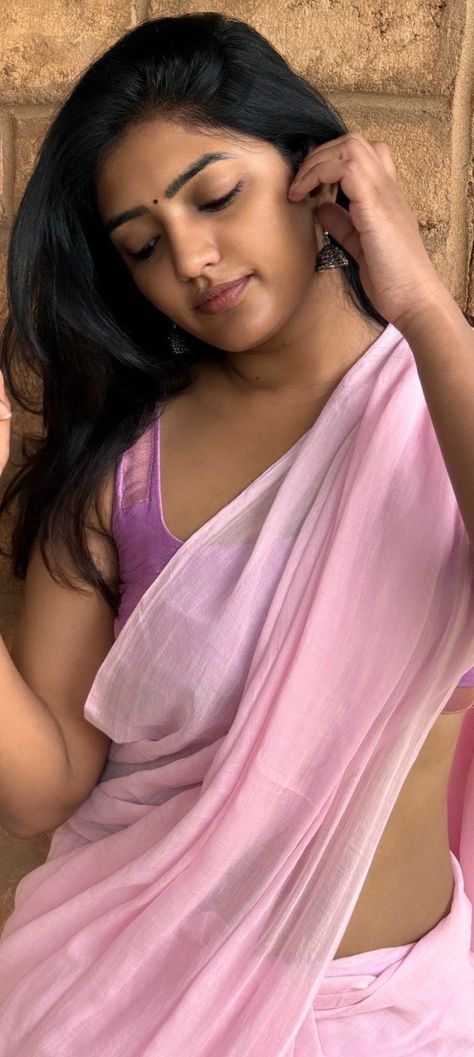 Hazel Brown Hair Color, Hazel Brown Hair, Esha Rebba, Eesha Rebba, Actress Without Makeup, Indian Actress Hot Pics, Movie Reviews, Beautiful Smile Women, Actress Photos