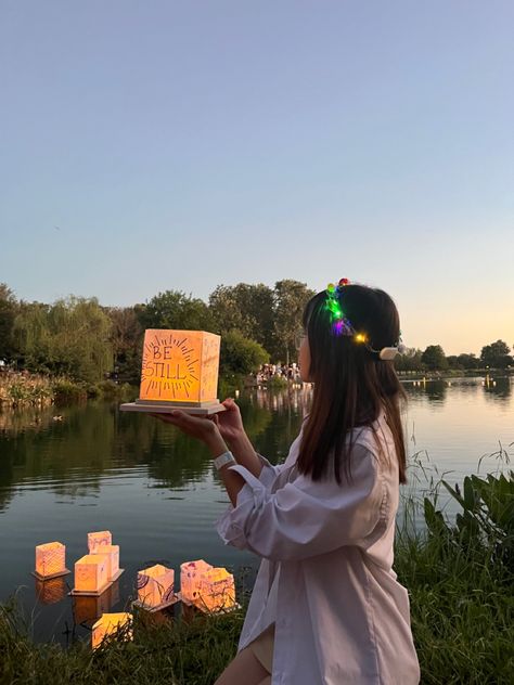 Aesthetic Lantern Festival, Lantern Festival Drawing Ideas, Water Lantern Festival Picture Ideas, Water Lantern Festival Outfit, Water Lantern Festival Decorating Ideas, Water Lantern Ideas, Lantern Festival Aesthetic, Water Lantern Festival, Lantern Fest