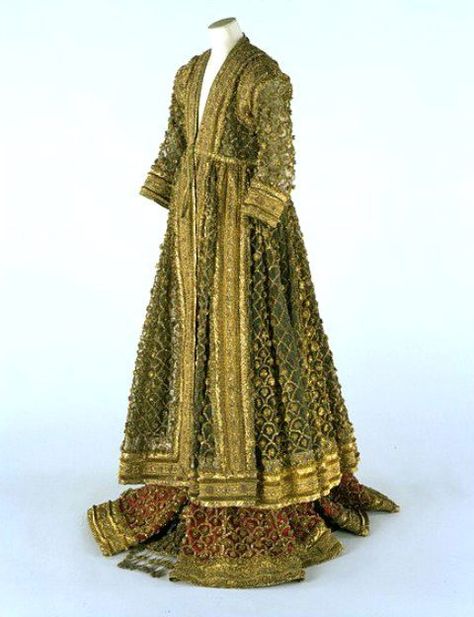 Woman's Court Dress (1245 - 1255s H Costume; Islaam; United Kingdom of Britain & Ireland, East India Company, India, Guurkaaniyaan, Hind) #MughalSultanate Couture, Court Dresses, Period Costumes, Old Fashion, Historical Costume, Desi Fashion, India Fashion, Historical Clothing, Mode Vintage