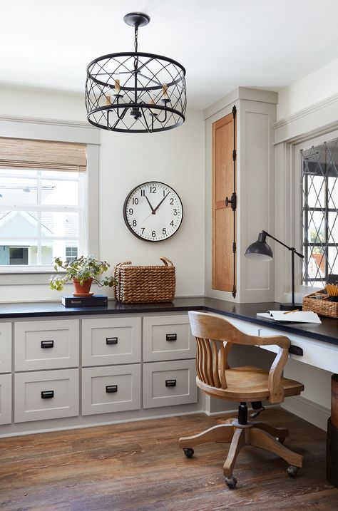 At Jody’s request, we built this home office to look out to the living room and the backyard, so that he can help keep an eye on the boys while they play. This space ensures that he has the privacy necessary to get work done while also being in-the-know. Other small details like extra storage and lots of countertop space make this office really functional. Farmhouse Office, Modern Farmhouse Home, Decor Studio, Cottage Kitchens, Home Office Lighting, Craft Room Office, Built In Desk, Magnolia Homes, Home Office Space