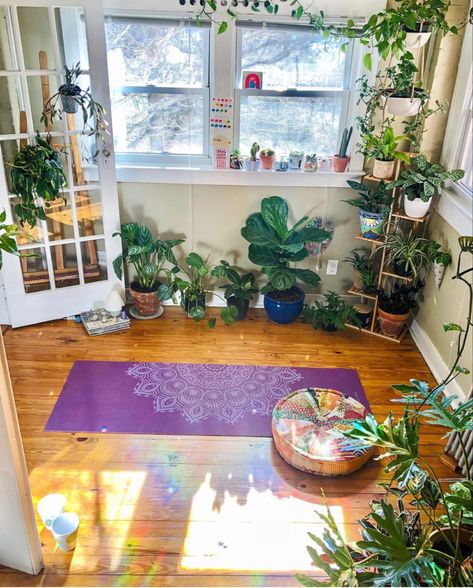 Yoga Studio Apartment, Yoga Room With Plants, House Yoga Room, Small Yoga Room At Home, Yoga Space In Bedroom, At Home Yoga Space, Yoga Area At Home, Yoga Room Ideas Home, Meditation Space Ideas