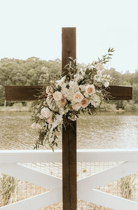 Cross Aisle Wedding, Cross Center Piece Wedding, Altar Arch Wedding, Cross With Flowers For Wedding, Rustic Wedding Floral Arrangements, Wedding Cross Florals, Wedding Cross With Flowers, Flower Cross Wedding, Cross Flowers Wedding