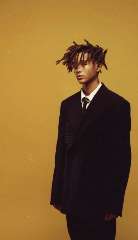 Jaden Smith Photoshoot, Studio Photography Men, Celeb Photoshoot, Men Dread Styles, Studio Photography Poses, Grad Photoshoot, Jaden Smith, Photo Editing Techniques, Dread Hairstyles