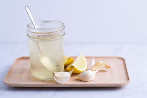 The Purported Health Benefits of Drinking Garlic Tea Garlic Tea Recipes, Garlic Tea Benefits, Benefits Of Eating Garlic, Garlic Tea, Honey Lemon Tea, Honey Drink, Garlic Health Benefits, Garlic Benefits, Wellness Mama