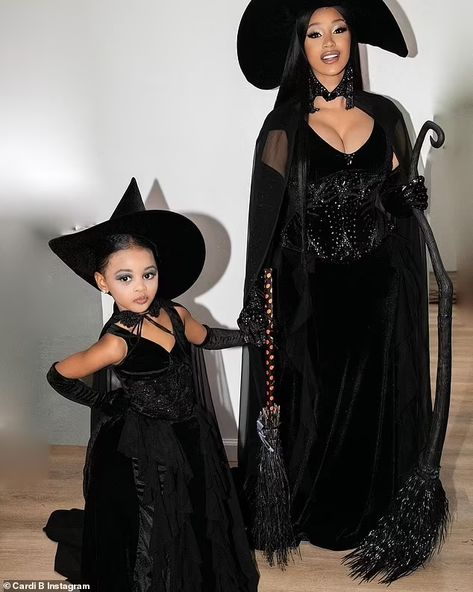 Kulture Kiari, Cardi B Pics, Best Celebrity Halloween Costumes, Celebrity Costumes, Mommy Quotes, Celebrity Halloween Costumes, Candy Brands, Witch Outfit, Witch Costume