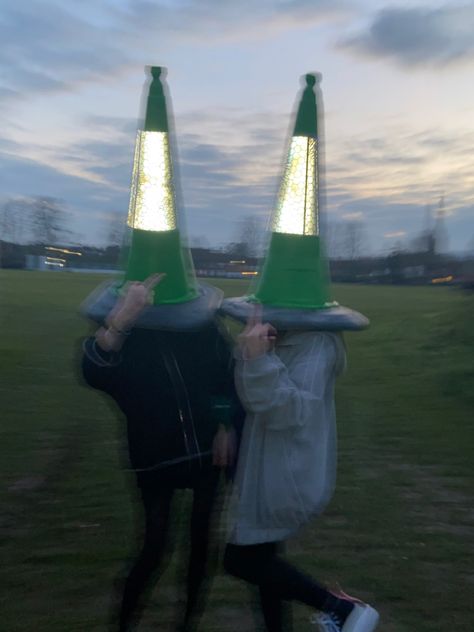 Traffic Cone Head Aesthetic, Cone Aesthetic, Cone Head Pfp, Quinn Core Aesthetic, People With Traffic Cones On Their Heads, Cone Head Aesthetic, Me Core Aesthetic Funny, Conehead Aesthetic, Cone Head