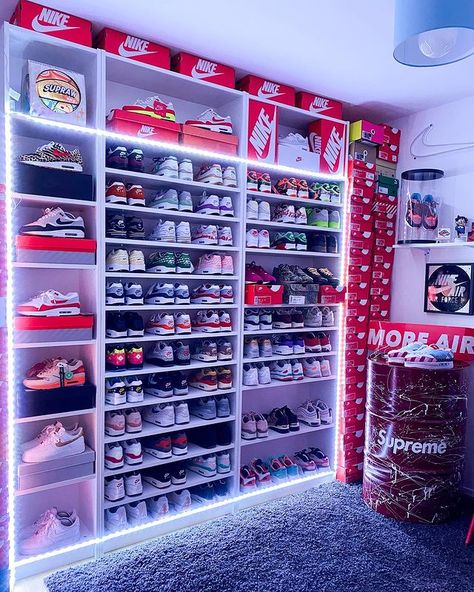 Trap Rooms Aesthetic, Sneakerhead Closet, Jordan Shoe Box Storage, Shoe Boxes On Wall, Trap Room, Sneaker Room, Sneakerhead Room, Sneaker Closet, Sneaker Displays