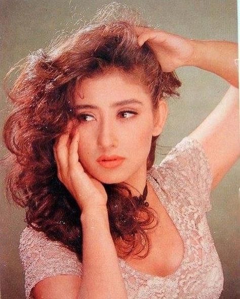 Manisha Koirala Urmila Matondkar, Retro Bollywood, Long Brunette, 90s Hairstyles, Vintage Bollywood, Indian Bollywood, Bollywood Actors, Bollywood Fashion, Bollywood Actress