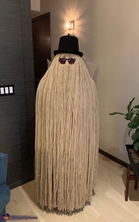 Adams Family Kostüm, Halloween Costumes Adams Family, Yarn Costume, Holoween Costums, Adams Family Costume, Adams Family Halloween, Cousin Itt, Grease Costumes, Sustainable Diy