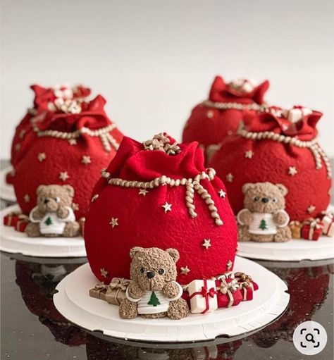 Unique Christmas Cake Designs, Christmas Theme Cakes, Christmas Cake Ideas Fondant, Christmas Theme Cake Ideas, Xmas Cake Ideas, Christmas Birthday Cake Ideas, Christmas Birthday Cakes, Cake Christmas Decoration, Christmas Cake Fondant