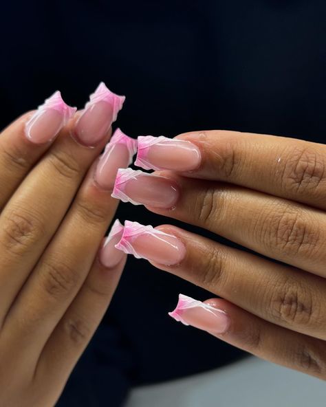 Neutral Nails Inspo Aesthetic, Pink Fresh Tip Nails, Classy Baddie Nails Short, Birthday School Outfit, Short Pink Nails Designs, Classy Pink Nails, France Nails, Dark Color Nails, Beginner Nail Designs