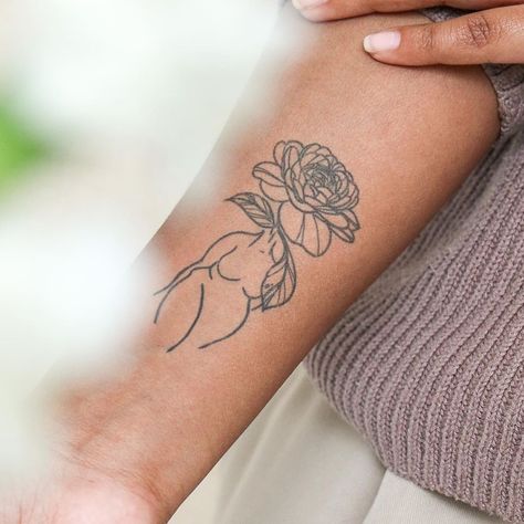 Inkbox Tattoos on Instagram: “💛 Introducing our second collection with Brittany Randall (aka @humblebeetattoo) — a Toronto artist who advocates for black and queer…” Flower Head Tattoo, Tattoos For Women Meaningful, Unique Tattoos For Women, Inner Arm Tattoos, Inkbox Tattoo, Head Tattoo, Black Girls With Tattoos, Upper Arm Tattoos, Forearm Tattoo Women